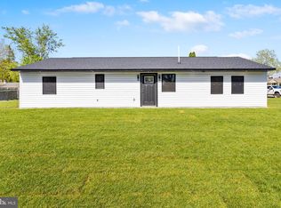 30 Orangewood Dr, Levittown, PA 19057