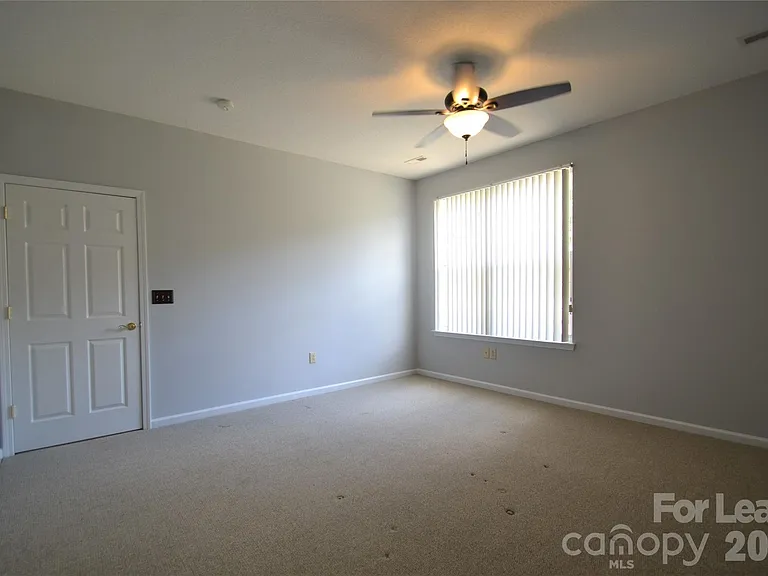8035 Sultana Cir — Photo 15