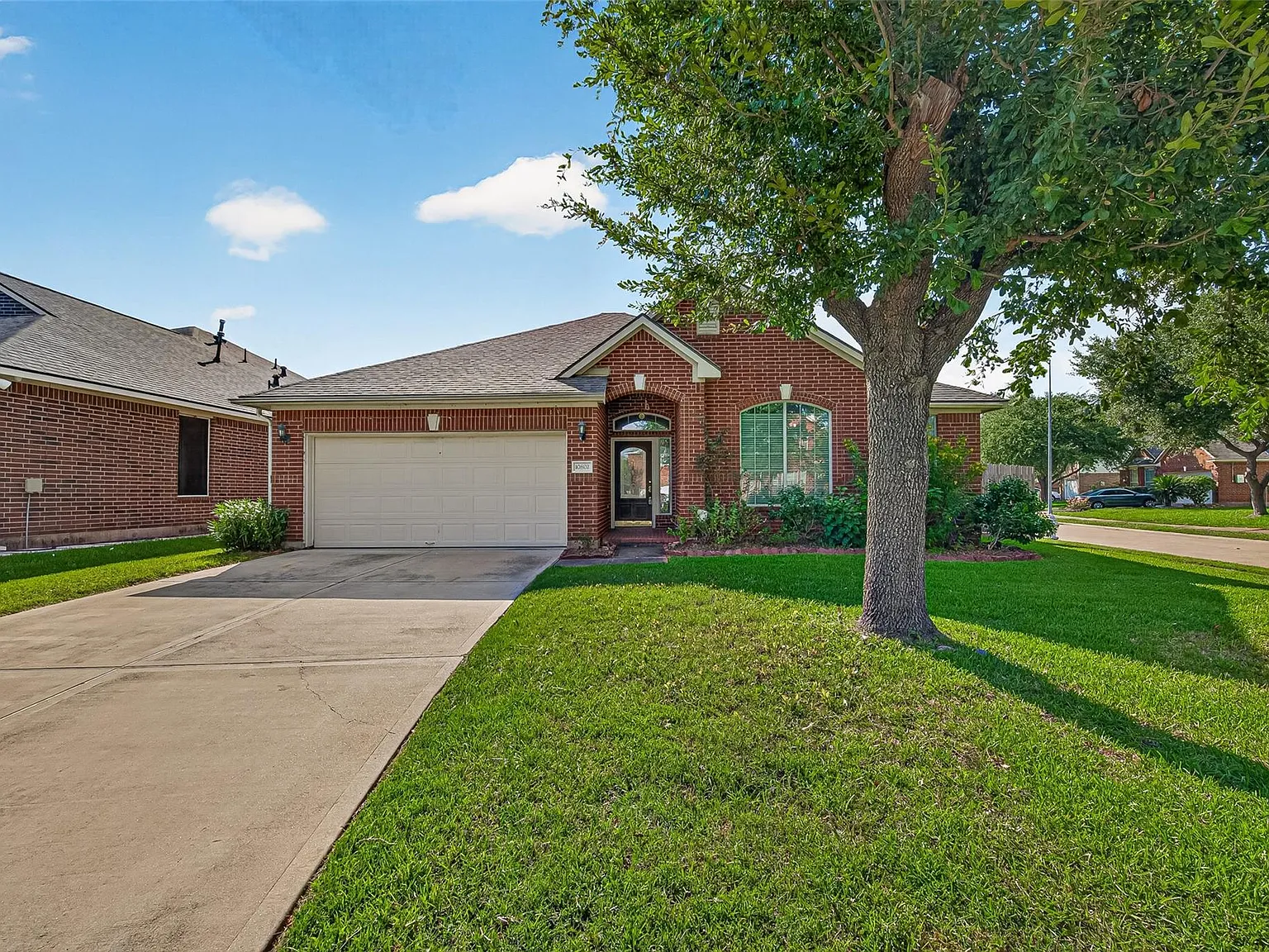 3 bed, 2.0 bath, 1914 sqft, $2,300 — Photo 1