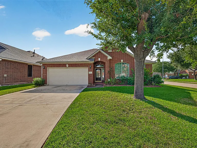 10802 Warner Hollow Ct — Photo 1