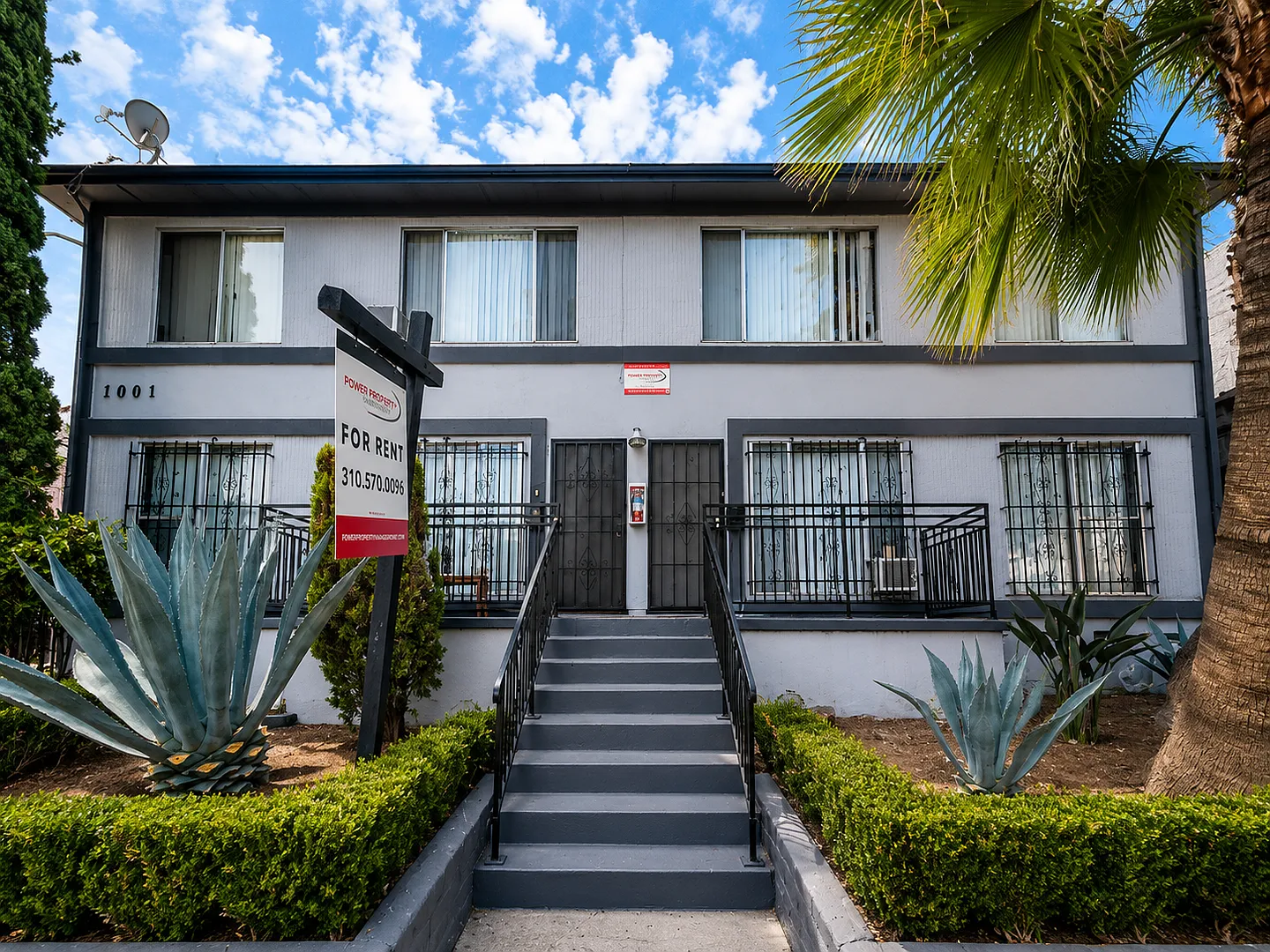 1001 N Curson Ave ( 7609 Romaine ) — Photo 2