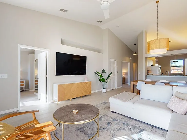 350 Robin Hood Cir #202 — Photo 3