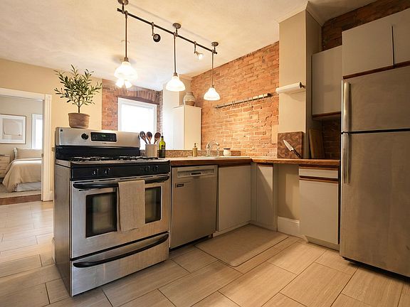 3rd image of 1793 Beacon St APT 3