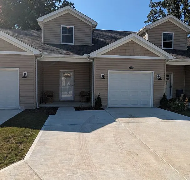 652 Treadway Blvd — Photo 1