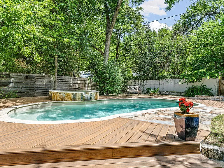 1208 Fairwood Rd — Photo 35
