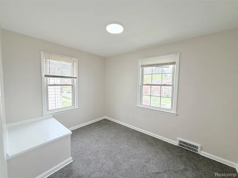 11375 Roxbury St — Photo 6
