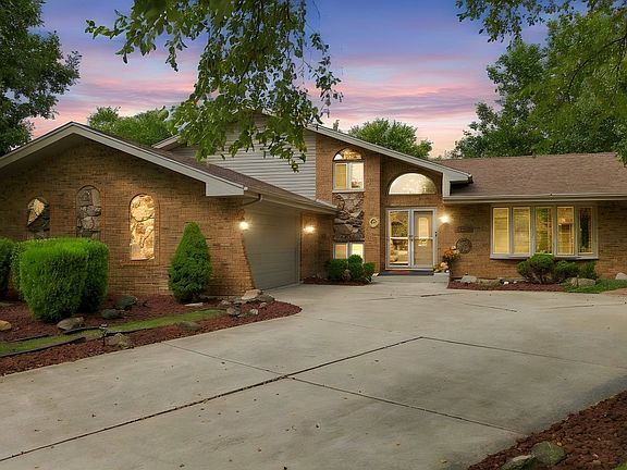 2nd image of 8040 Chippewa Trl
