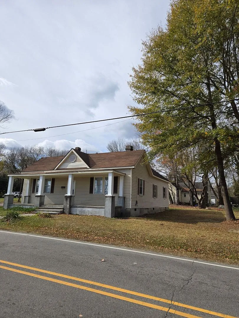 4 bedroom 1.5 bath house — Photo 2