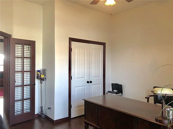 5th image of 3108 Venice Ct