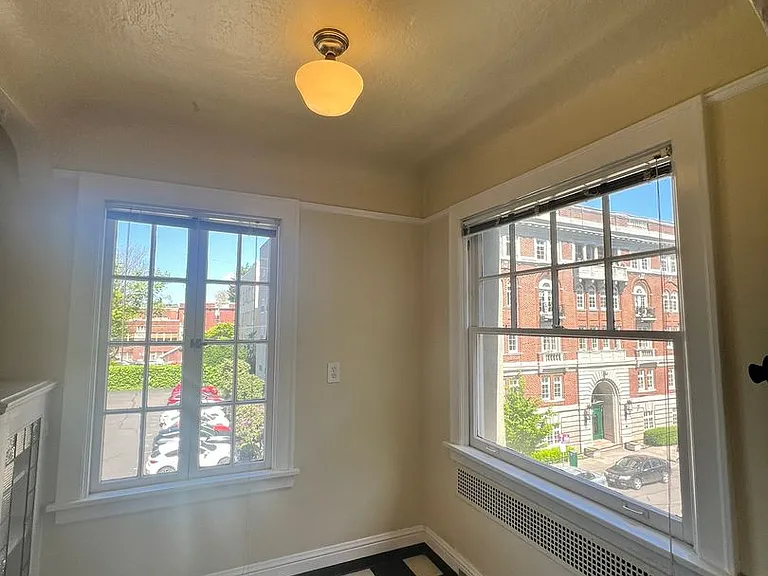 Flanders Apartments — Photo 29