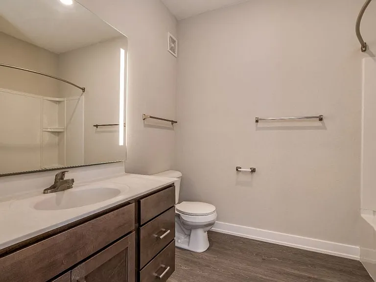 Bathroom (Elite Floor Plan)