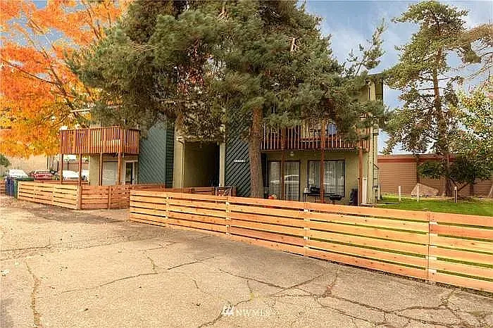 2 bed, 870 sqft, $1,799 — Photo 2