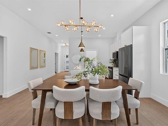 4th image of 3121 QUEEN STREET N