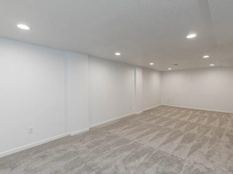 6522 Lincoln Ave — Photo 14