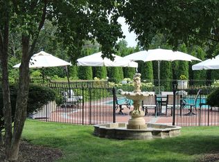 39 N Wilton Rd, New Canaan, CT 06840