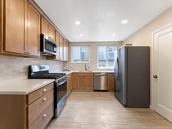 5th image of 674 N Clover Ave