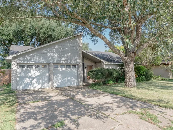 4850 Heathrow Ln, Alvin, TX 77511