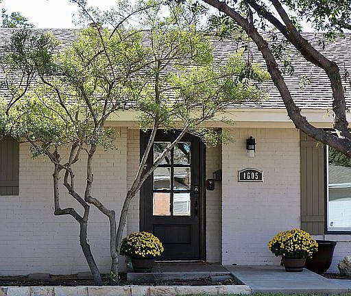 3rd image of 1605 W Pecan Ave
