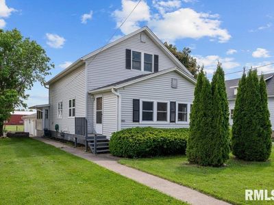 305 4th Ave, Low Moor, IA, 52757