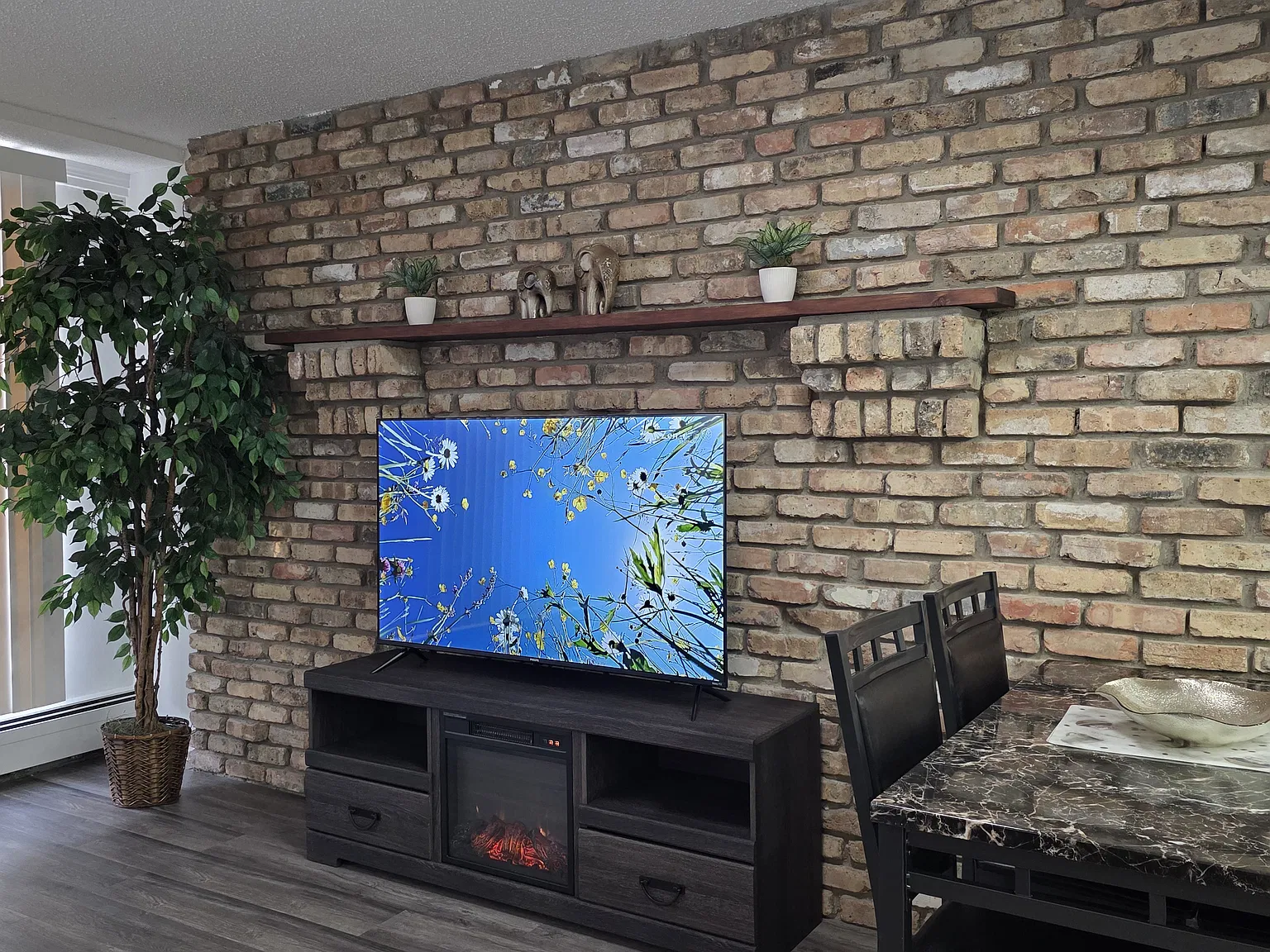 2 bed, 840 sqft, $2,595 — Photo 2