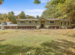 101 S Wynd Dr, Lakeville, PA 18438