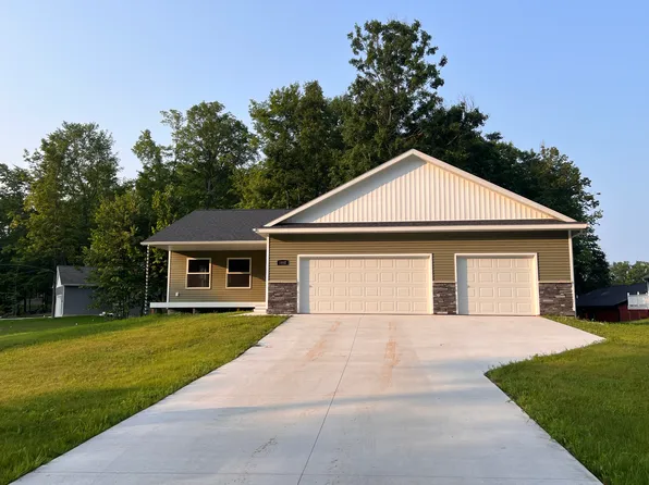 1092 Birmley Estates Dr, Traverse City, MI 49696
