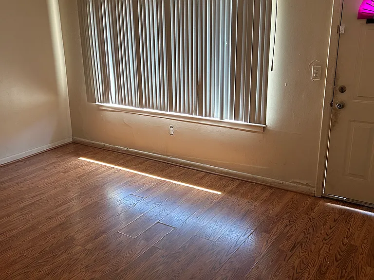 1295 N Wayne Rd #6 — Photo 2