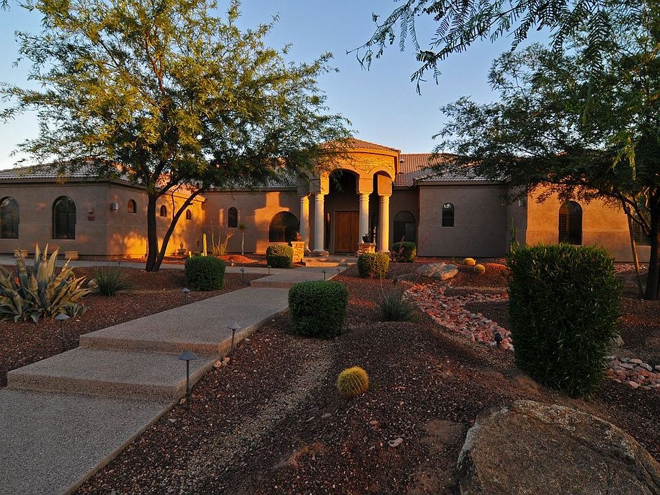 Corner lot with NAOS behind!