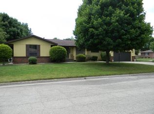 2 E Martha Dr, Pontiac, IL 61764