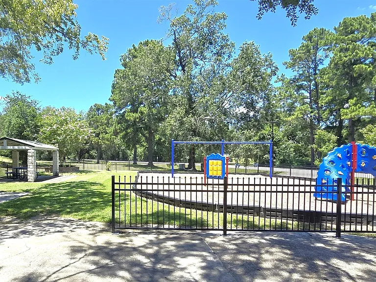 560 Brandon Rd — Photo 5