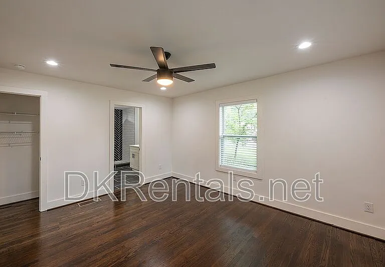 737 Helen St NW — Photo 16