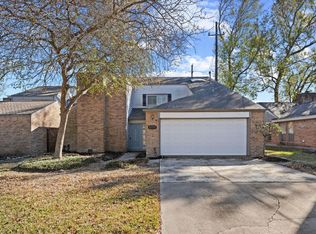 5711 Lorinowoods Dr, Houston, TX 77066