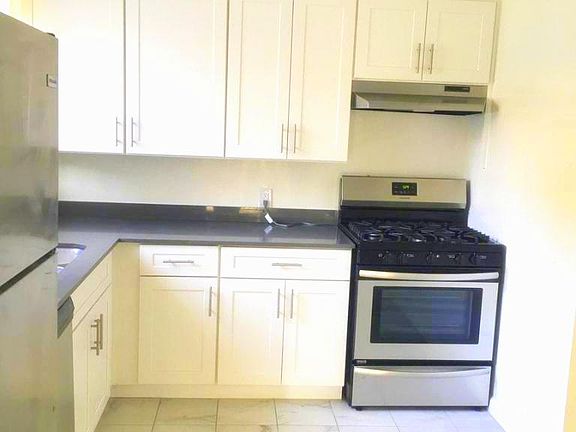 5th image of 4550 Hazeltine Ave