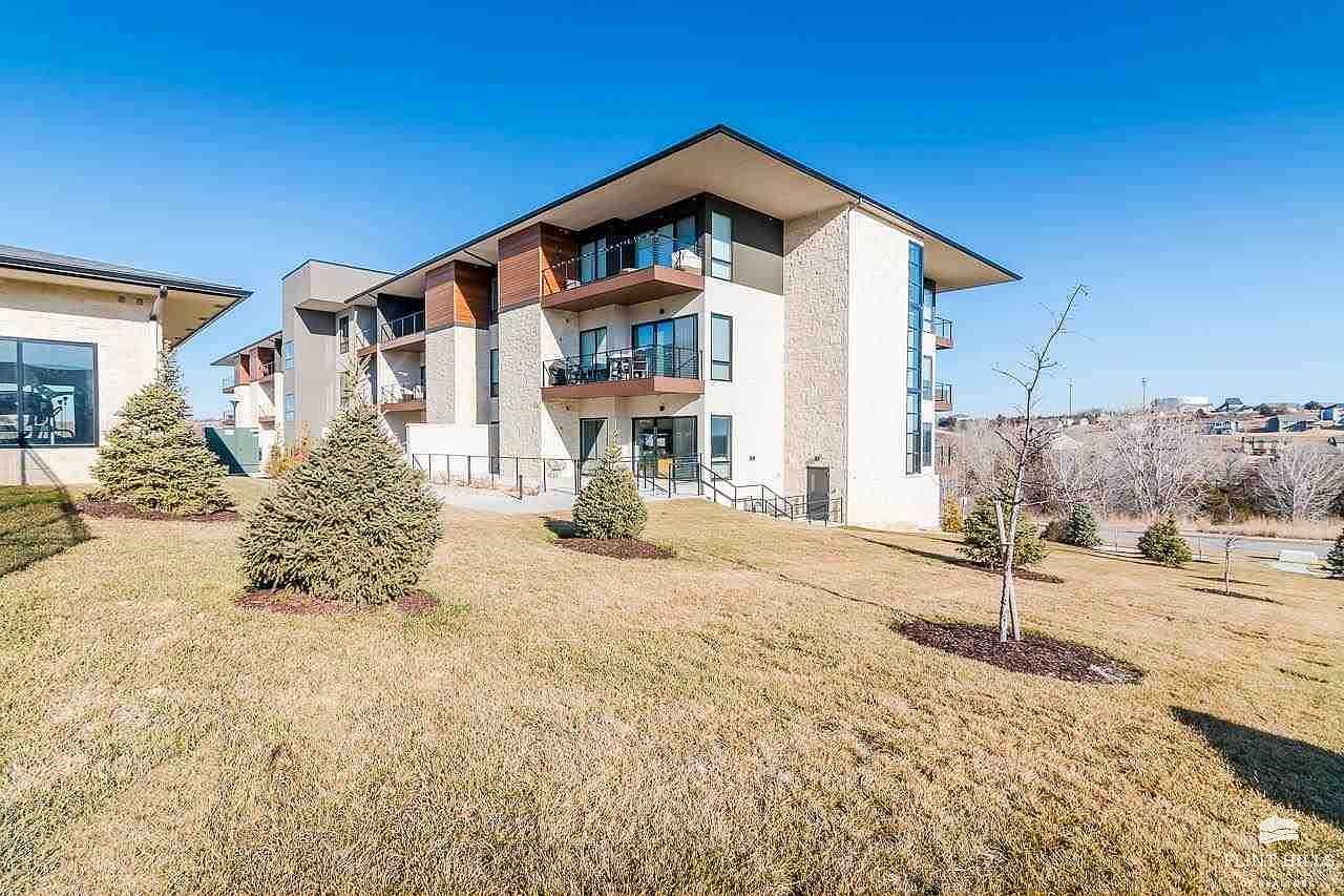 3010 Fieldhouse Cir 212, Manhattan, KS 66503 Zillow