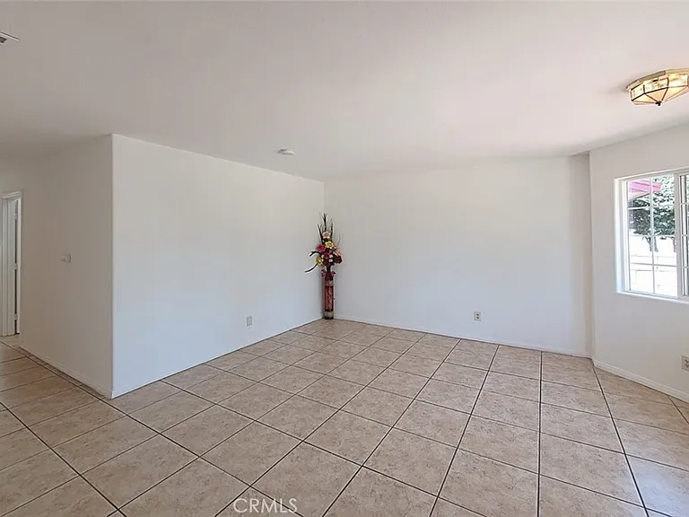 747 W Nevada St — Photo 3