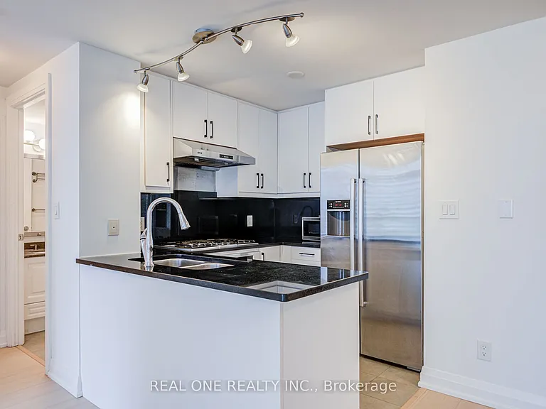 16 Harbour St #3511 — Photo 6