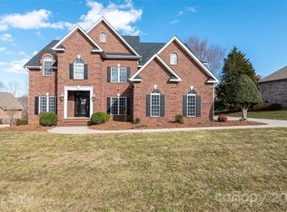 1114 Fox Chase Dr, Newton, NC 28658