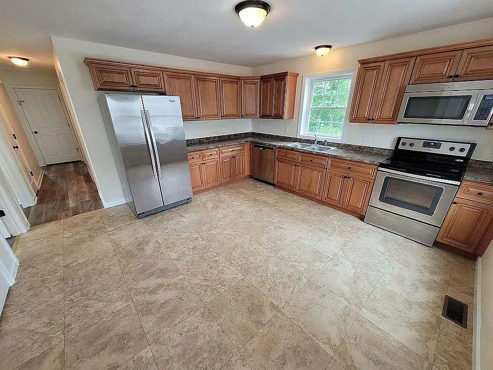 Building Photo - 238 Ash St #1