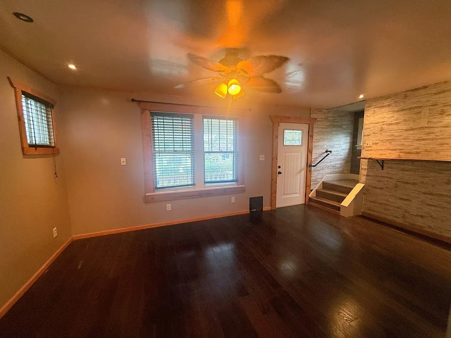 2 Bedroom, 1 Bathroom Home for Rent. — Photo 2