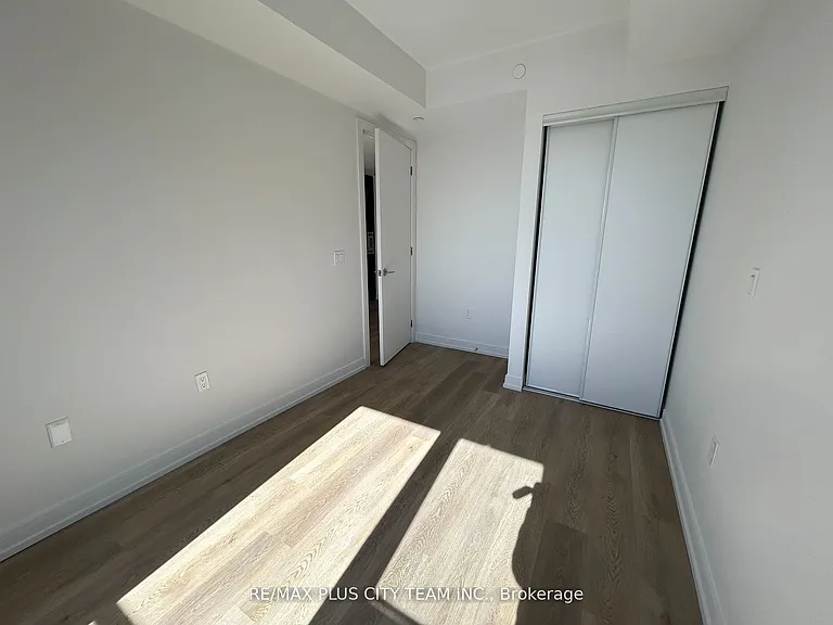 1 Jarvis St E #527 — Photo 9