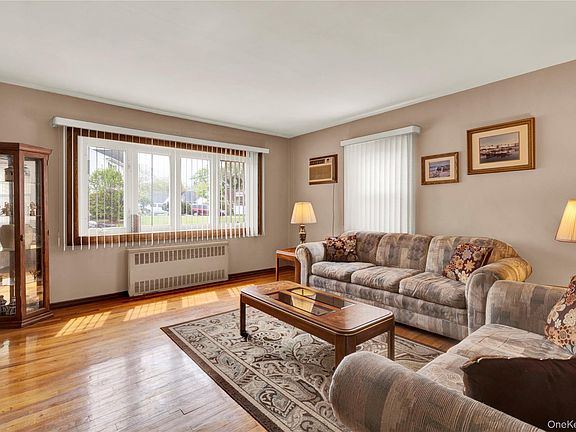 2nd image of 152 Foster Boulevard