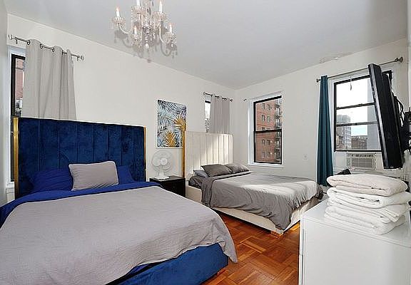 2nd image of 354 E 77th St APT 3C