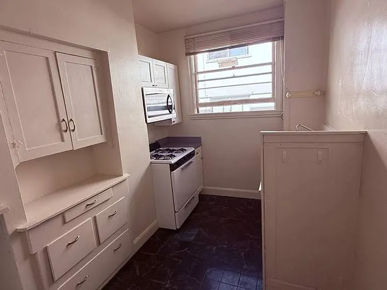2320 Haste St #8 — Photo 7