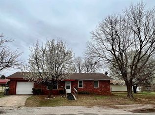 400 N 9th St, Comanche, OK 73529