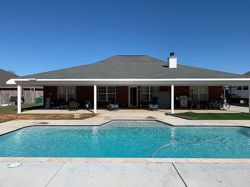 Pool & Patio