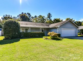 7012 Huntsmaster Dr, Charlotte, NC 28277