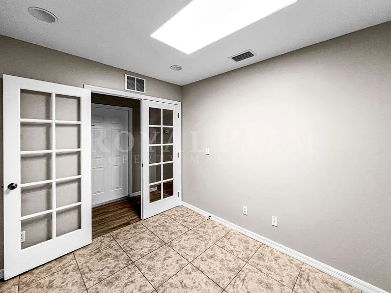 2130 NE 8th Pl — Photo 18