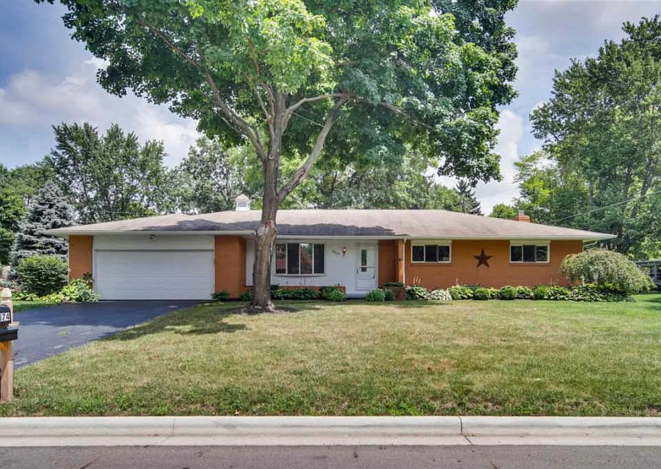 1st image of 9874 Circle Dr