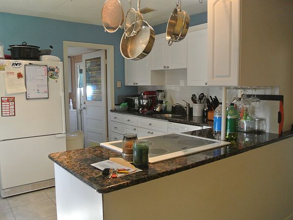 4th image of 6224 Burlington Ave N