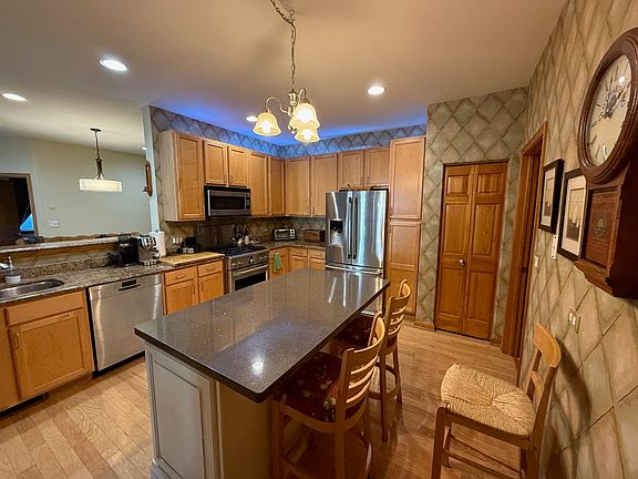 5th image of 2552 N Burnside Way #2552